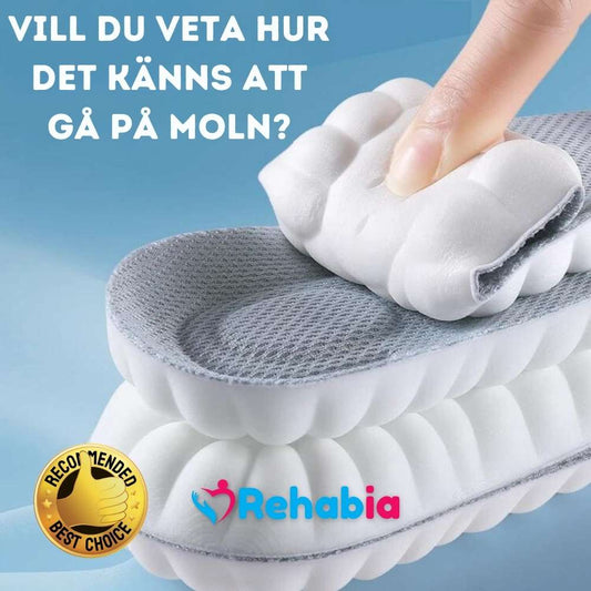 Närbild på Rehabias mjuka och stötdämpande skoinlägg som trycks ihop för att visa komfort och dämpning.